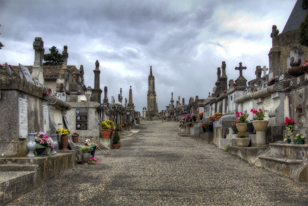 El cementerio del Castillo (Carcassonne) HDR